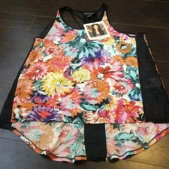 ✨🆕minkpink🆕✨ | Floral high lo racerback tank top - Picture 3 of 10